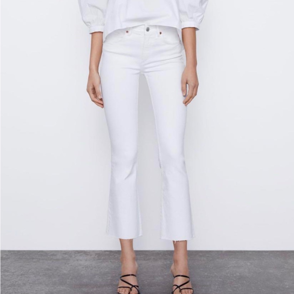 Zara Mid Rise Cropped Flare white jeans BNWT, size 38 EU 6 US